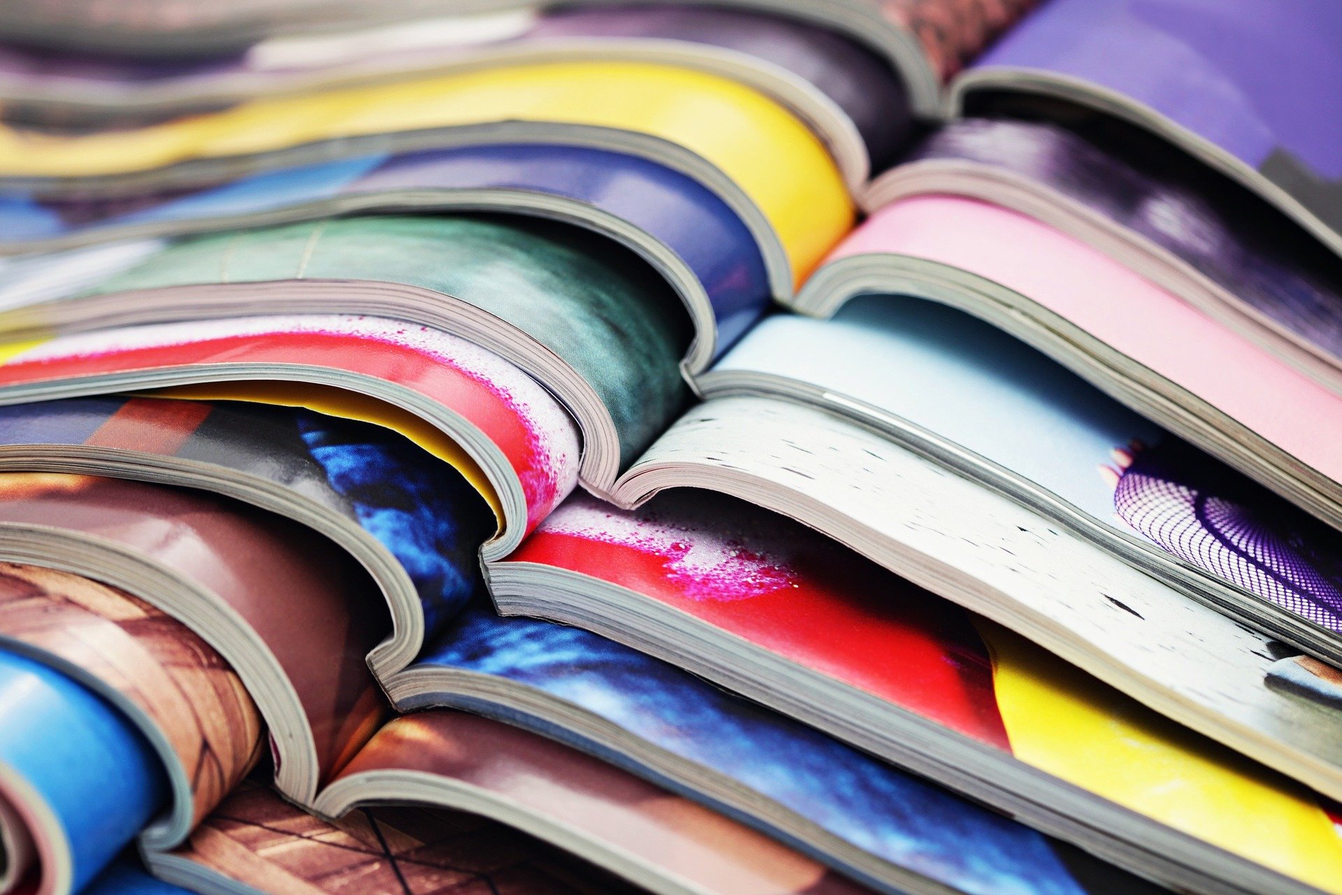 Communiqué de presse – Résultats de la recherche sur le traitement médiatique des thématiques LGBTIQ+